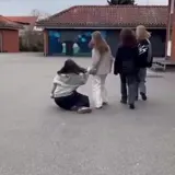 (82) Ring, tryk, giv stød!