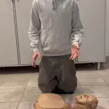 (84) Red en person med hjertestop